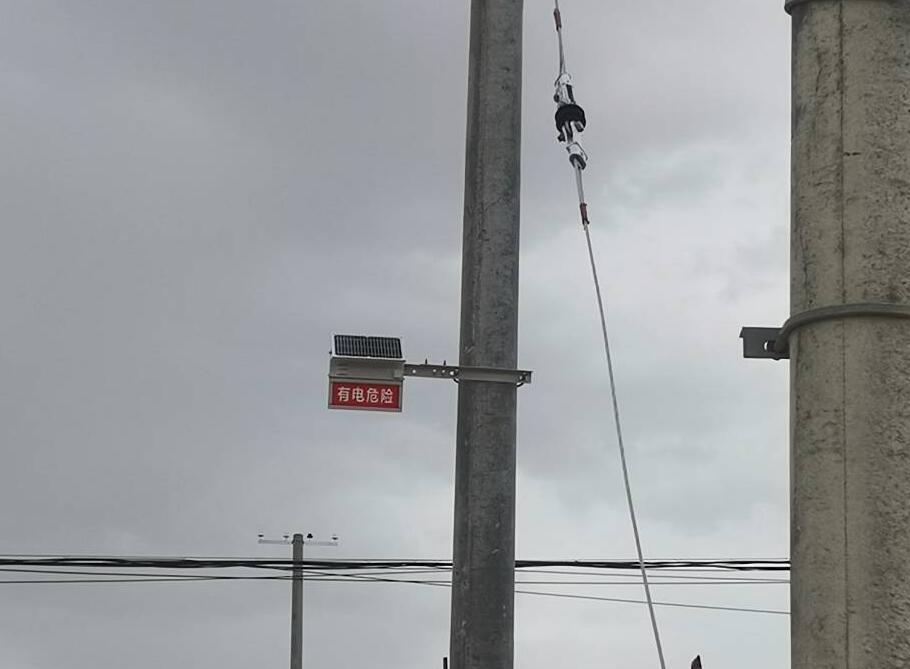 甘肃电力安装防外破警示牌，为电力防护增添“保护伞”